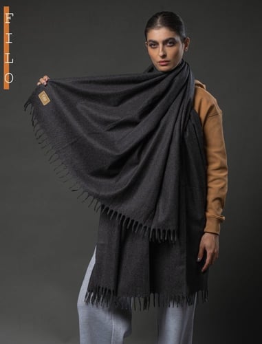شال صوف رمادي غامق