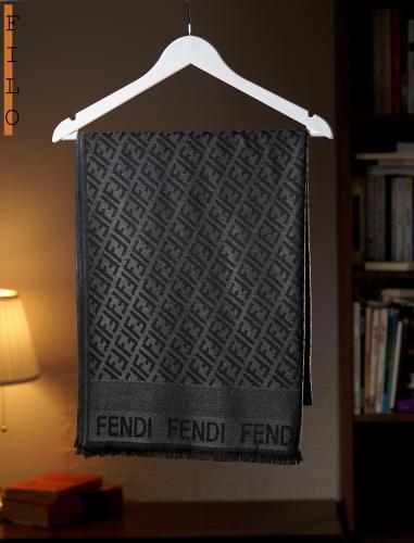 سكارف فندي - بلاك دايموند خفيف