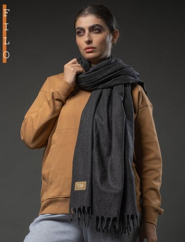 شال صوف رمادي غامق