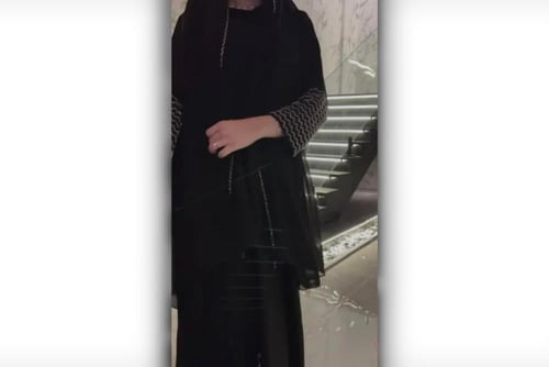 عبايه قماش نواعم كوري - تطريز خرز فضي