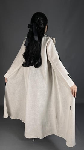 عبايه قماش لنن بيج مقلم اسود