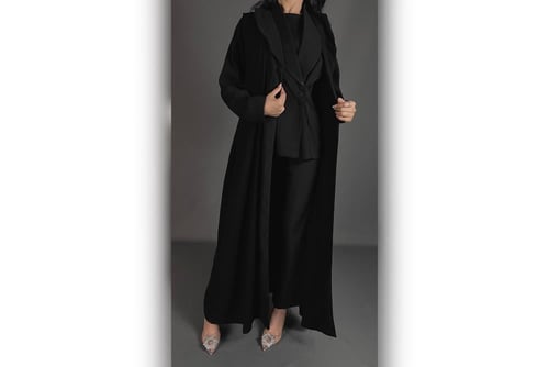 عباية قماش كريب كوري - ياقه واكمام قماش مقلم