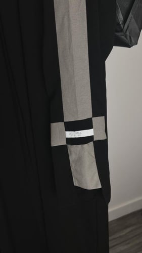 عبايه قماش كريب كوري اسود - كتان بيج