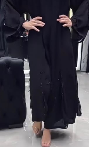 عبايه قماش نواعم كوري - تطريز خرز اسود