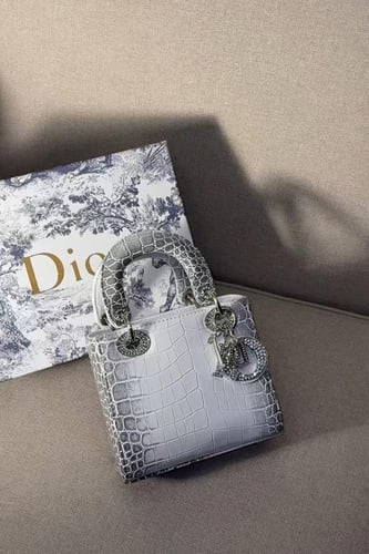 ليدي ديور - M