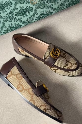 حذاء قوتشي نسائية