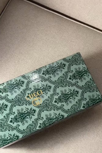 حذاء قوتشي نسائية