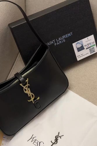 ايف سان لوران