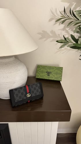 محفظة قوتشي