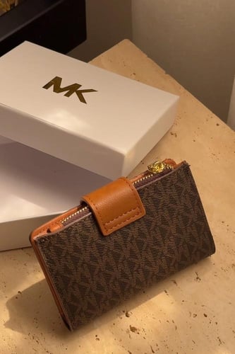 محفظة مايكل كورس