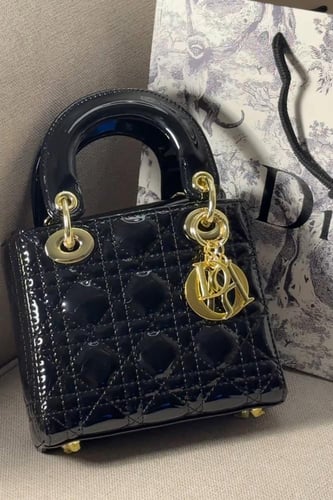 ليدي ديور - M