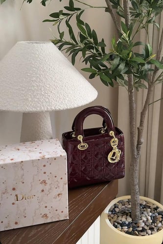 ليدي ديور - M