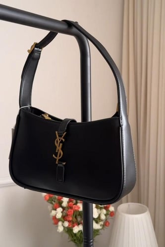 ايف سان لوران