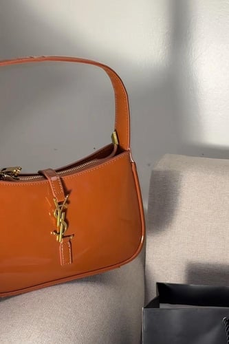 ايف سان لوران