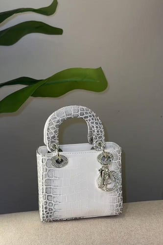 ليدي ديور - M