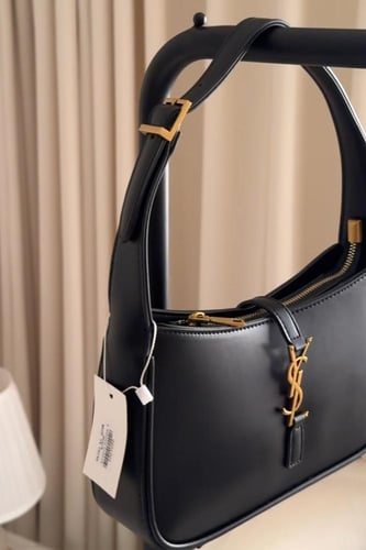 ايف سان لوران