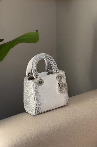 ليدي ديور - M