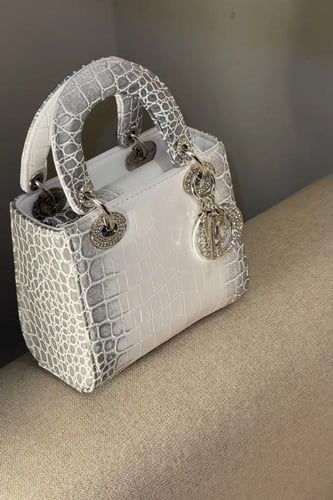 ليدي ديور - M