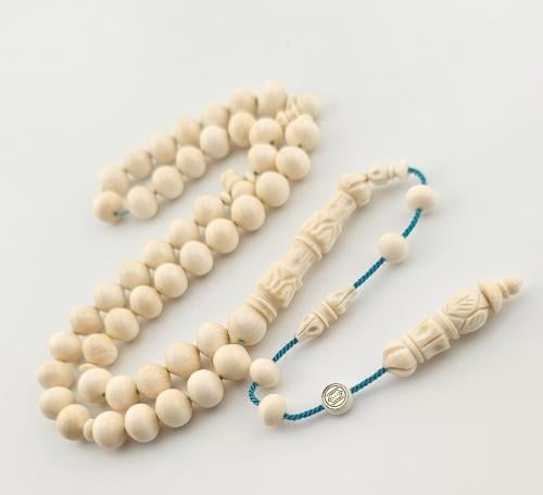 سبحه من عاج الفيل, 45 خرزه ذروي 8 ملم وشاهد منقوش.