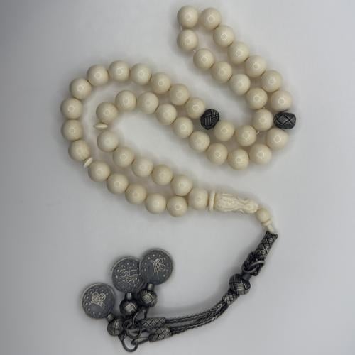 سبحه من عاج الفيل بخرز كروي و شاهد منقوش منظومه بط...