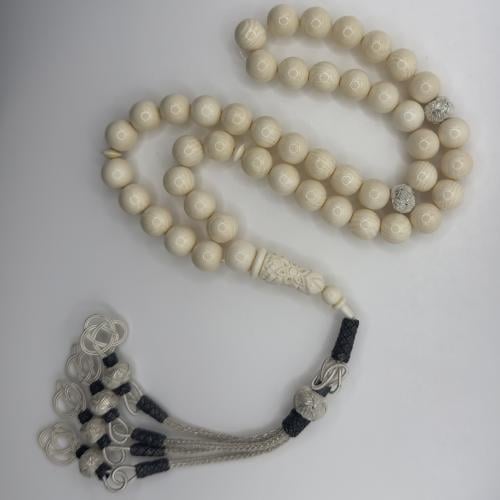 سبحه من عاج الفيل بخرز كروي و شاهد منقوش منظومه بط...