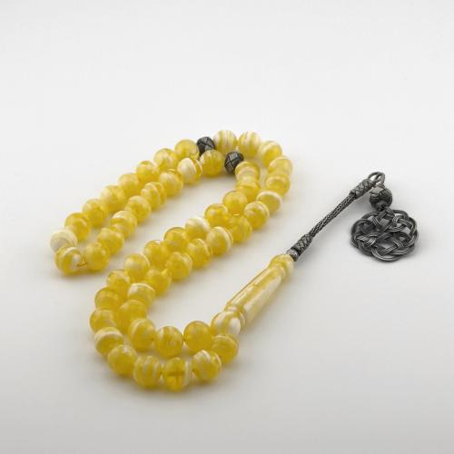 سبحه من البكلايت باللون الاصفر الشفاف بتعريقه بيضا...