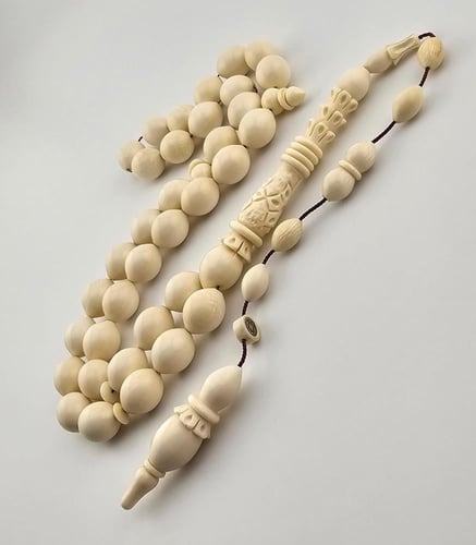 سبحه من عاج الفيل, 35 خرزه زيتوني 13.5 في 11 ملم و...
