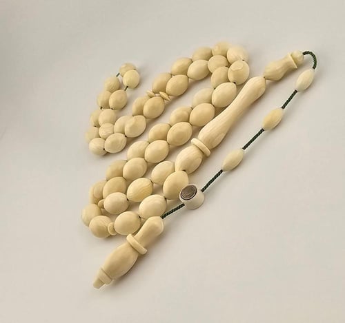 سبحه من عاج الفيل, 45 خرزه زيتوني 7.5 في 10.5 ملم...