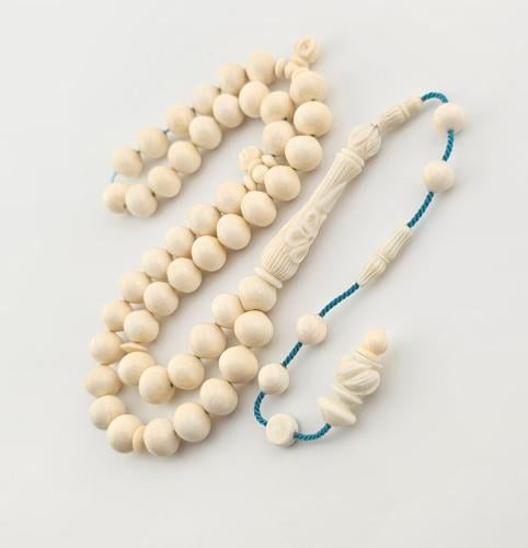 سبحه من عاج الفيل, 45 خرزه ذروي 8 ملم وشاهد منقوش.