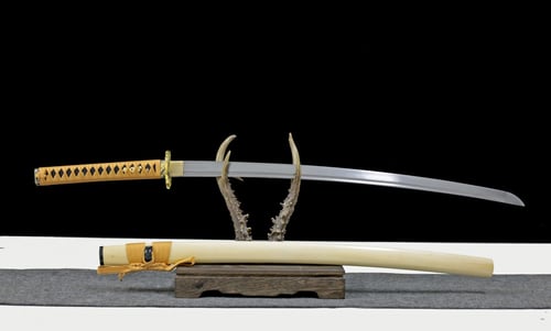 كاتانا كينونو تورا