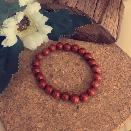 اسوارة حجر الجاسبر الأحمر