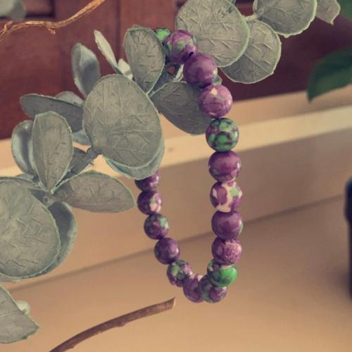 اسوارة حجر الجاد أخضر وبنفسجي