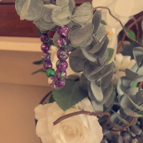 اسوارة حجر الجاد أخضر وبنفسجي