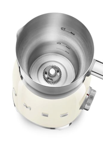 صانع رغوة حليب smeg