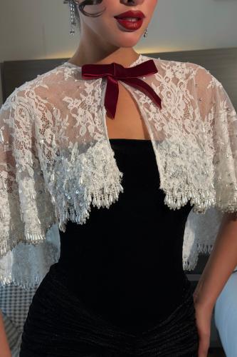 فستان مخمل اسود وكيب دانتيل مطرز