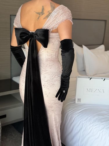 فستان دانتيل بيبي بينك مع فيونكة باللون الاسود