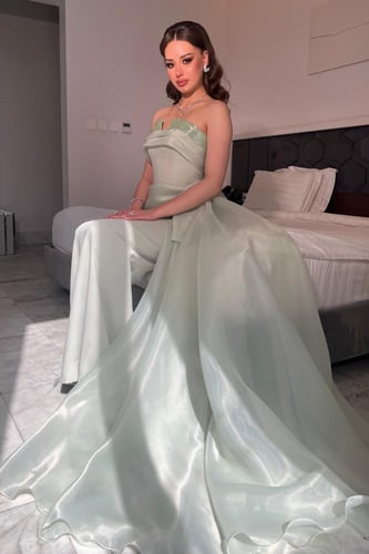 فستان فستقي ضيق وتطريز عالصدر