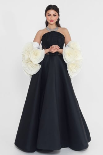 فستان كورسيه اسود مع ورد ابيض