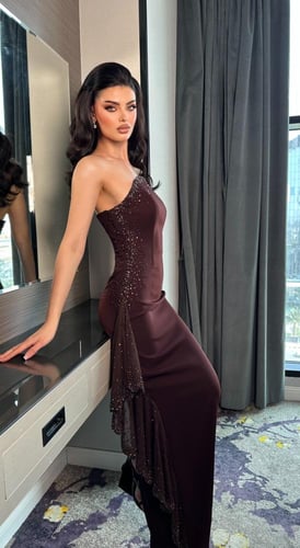 فستان بني بشك كامل