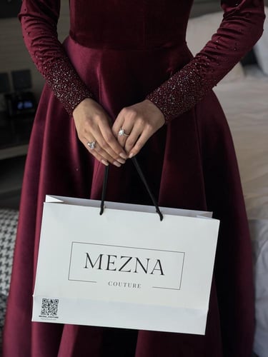 فستان عودي مخمل كلوش مع شك