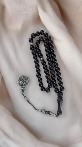 مسبحة من خشب العود - فضه