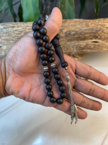 مسبحة من خشب العود - 1