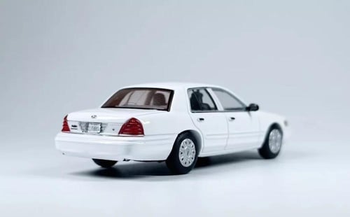 Ford Crown Victoria White 1:64 GOC