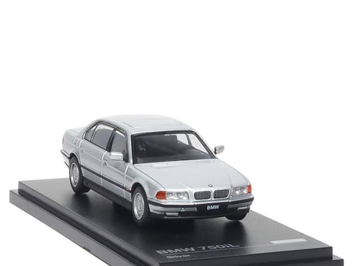BMW 750iL (E38) Silver 1:64 Almost Real 630203001