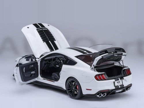 Ford Mustang Shelby GT500 Oxford White 1:18 AUTOar...