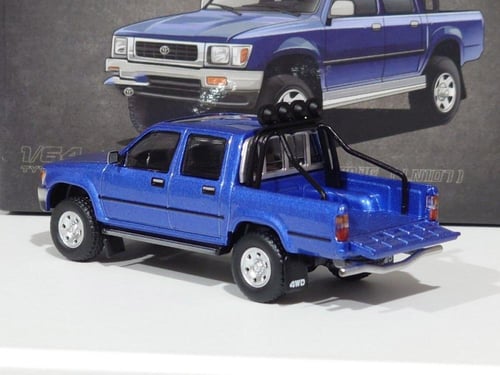 Toyota Hilux LN107 Double Cab 4WD Blue 1:64 Massdi...