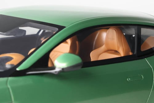 Aston Martin DB12 Vantage Green 1:18 GT Spirit GT4...