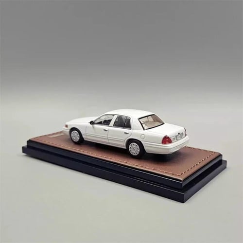 Ford Crown Victoria White 1:64 GOC