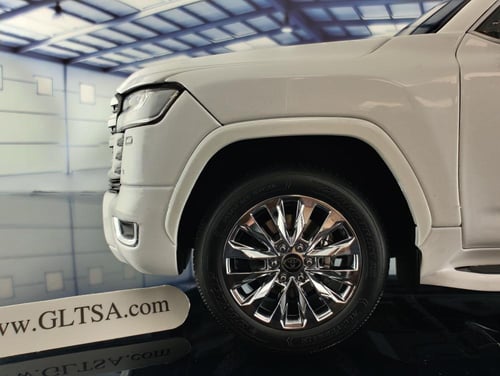 Toyota Land Cruiser LC300 ZX White 1:18 LCD Models...