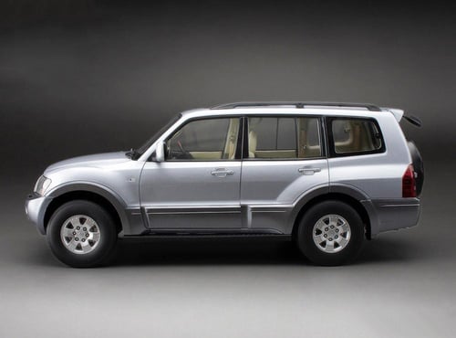 Mitsubishi Pajero V73 Cool Silver 1:18 SunStar 583...
